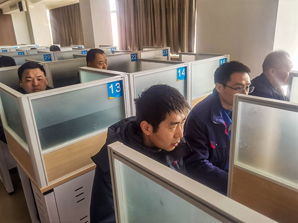 2月25日，合成車間員工進行“懂會能”考試 (2).jpg