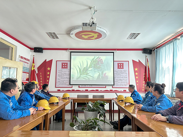 動(dòng)力運(yùn)行二班節(jié)水月活動(dòng)，組織觀看“水說(shuō)”視頻.jpg