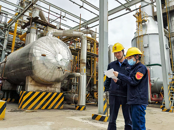 091744170181615831.jpg 現(xiàn)場負責人講解情況 副圖 600.jpg