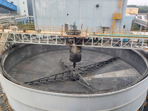 2025年中修，清理沉降槽工作.jpg