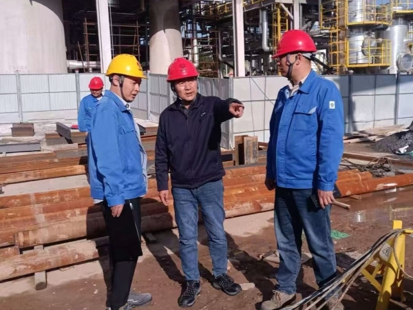 彬州公司副總經理昝智峰在技改項目現場開展節前綜合檢查.jpg