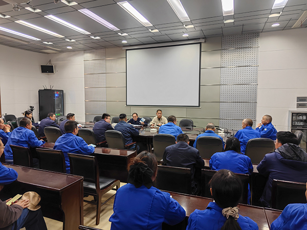 291761729056100706.jpg 10月27日,公司領(lǐng)導(dǎo)組織學(xué)習(xí)安全制度.jpg